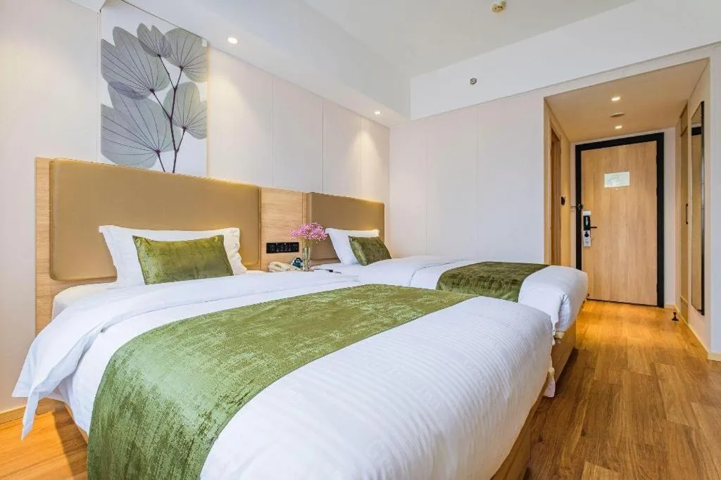 Bed in GreenTree Inn Shanghai Jingan Railway Station Xinzha Road Business Hotel