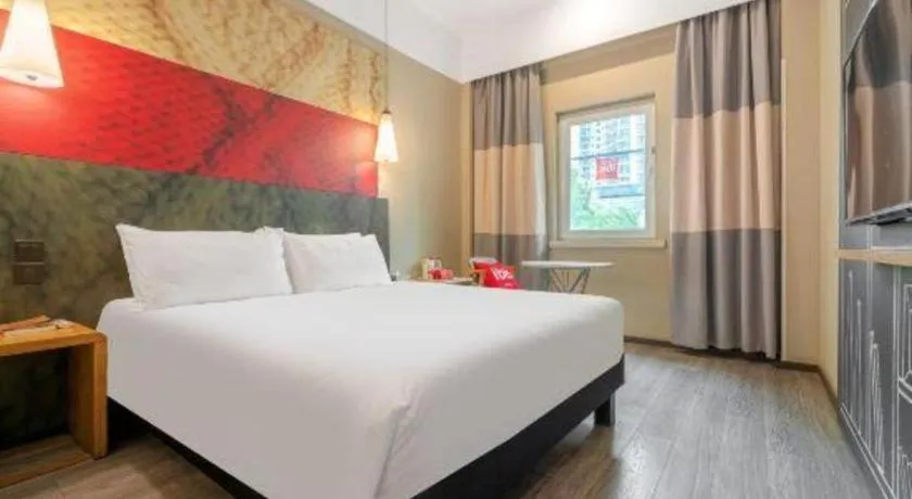 Bed in Ibis Xiamen Railway Station Hotel