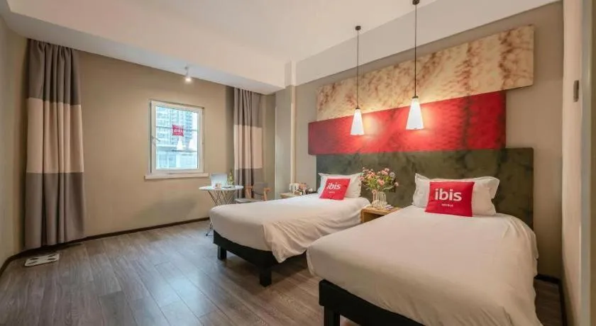 Bed in Ibis Xiamen Railway Station Hotel