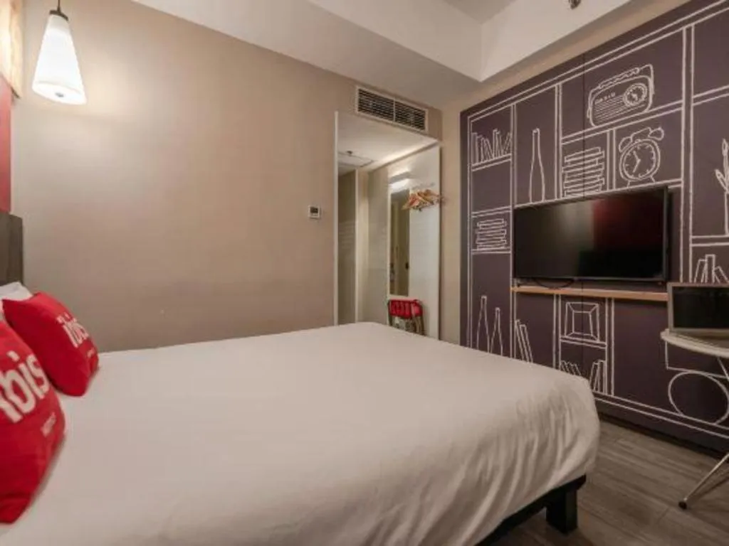 Bed in Ibis Xiamen Railway Station Hotel