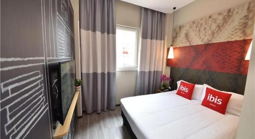 Bed in Ibis Xiamen Railway Station Hotel