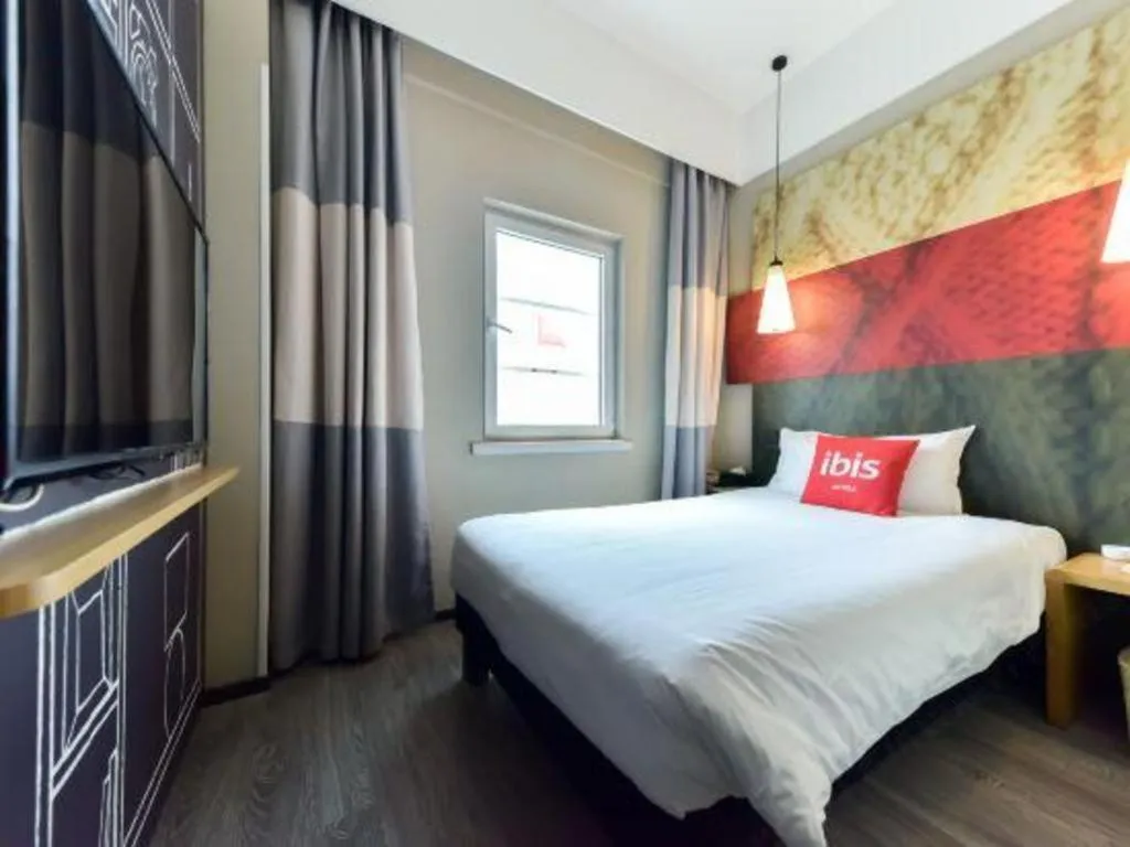 Bed in Ibis Xiamen Railway Station Hotel