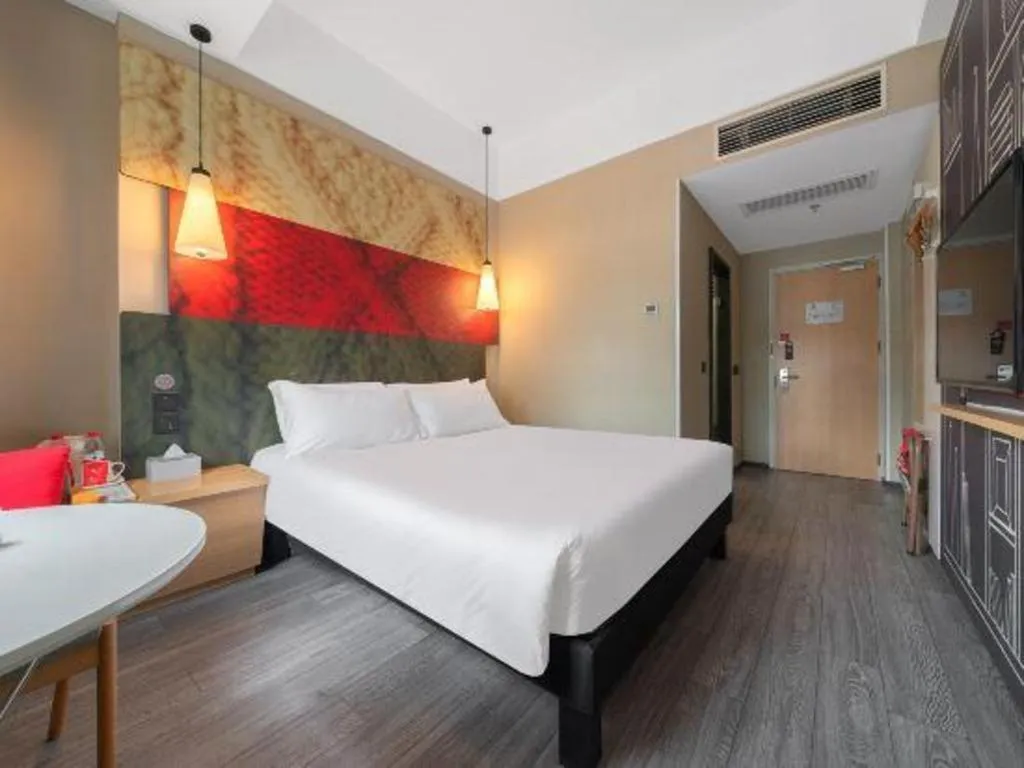 Bed in Ibis Xiamen Railway Station Hotel