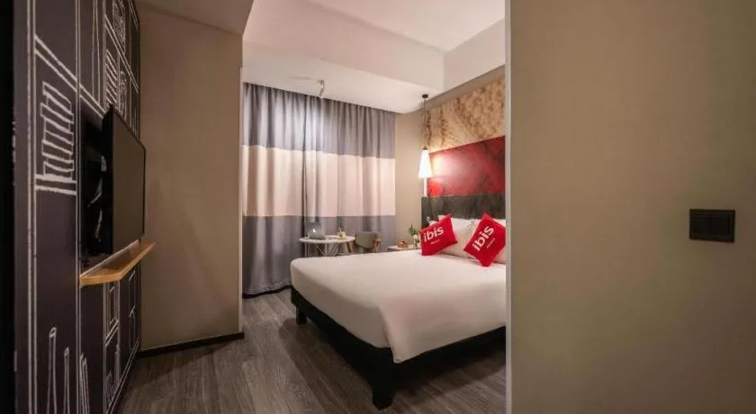 Bed in Ibis Xiamen Railway Station Hotel