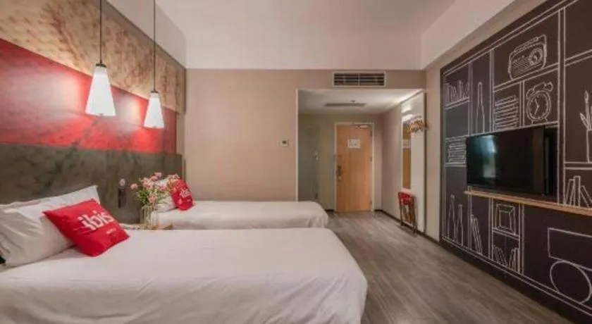 Bed in Ibis Xiamen Railway Station Hotel