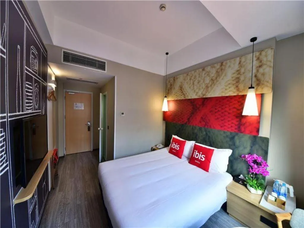 Bed in Ibis Xiamen Railway Station Hotel
