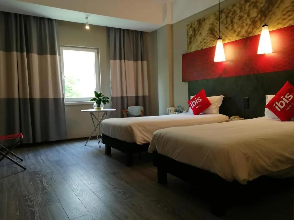Bed in Ibis Xiamen Railway Station Hotel
