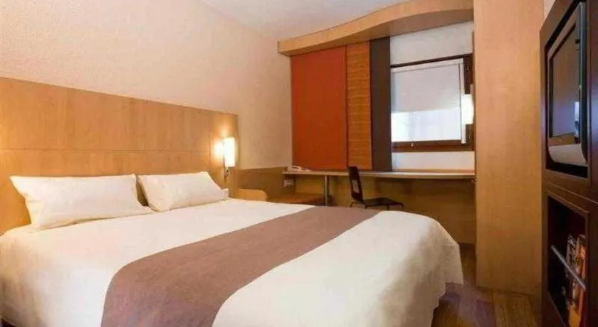 Bed in Ibis Xiamen Railway Station Hotel