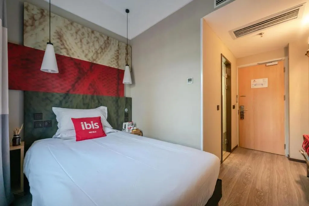 Bed in Ibis Xiamen Railway Station Hotel