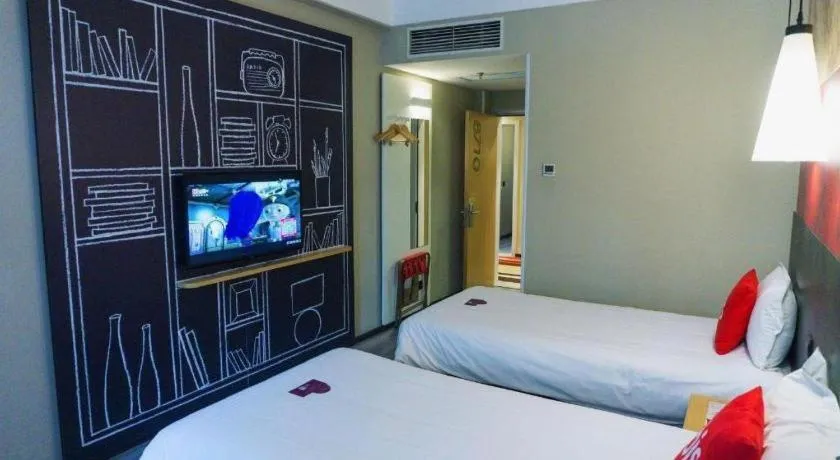 Bed in Ibis Xiamen Railway Station Hotel