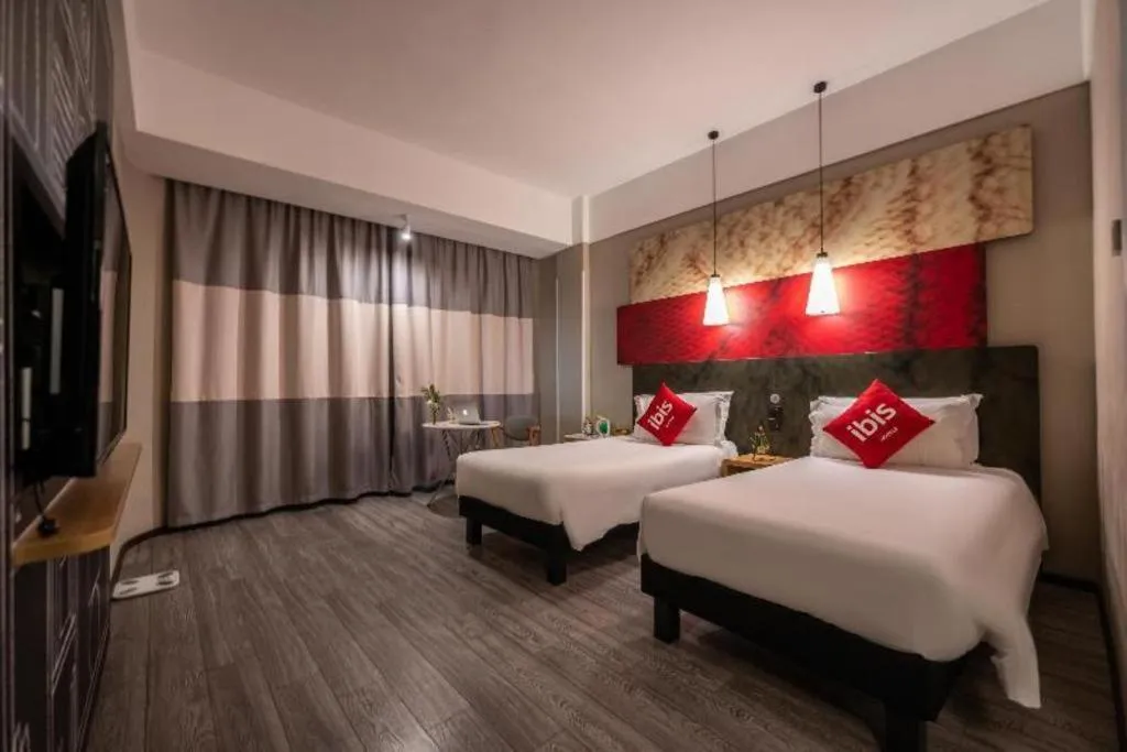 Bed in Ibis Xiamen Railway Station Hotel