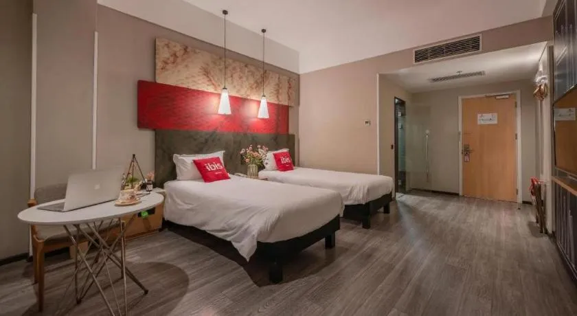 Bed in Ibis Xiamen Railway Station Hotel