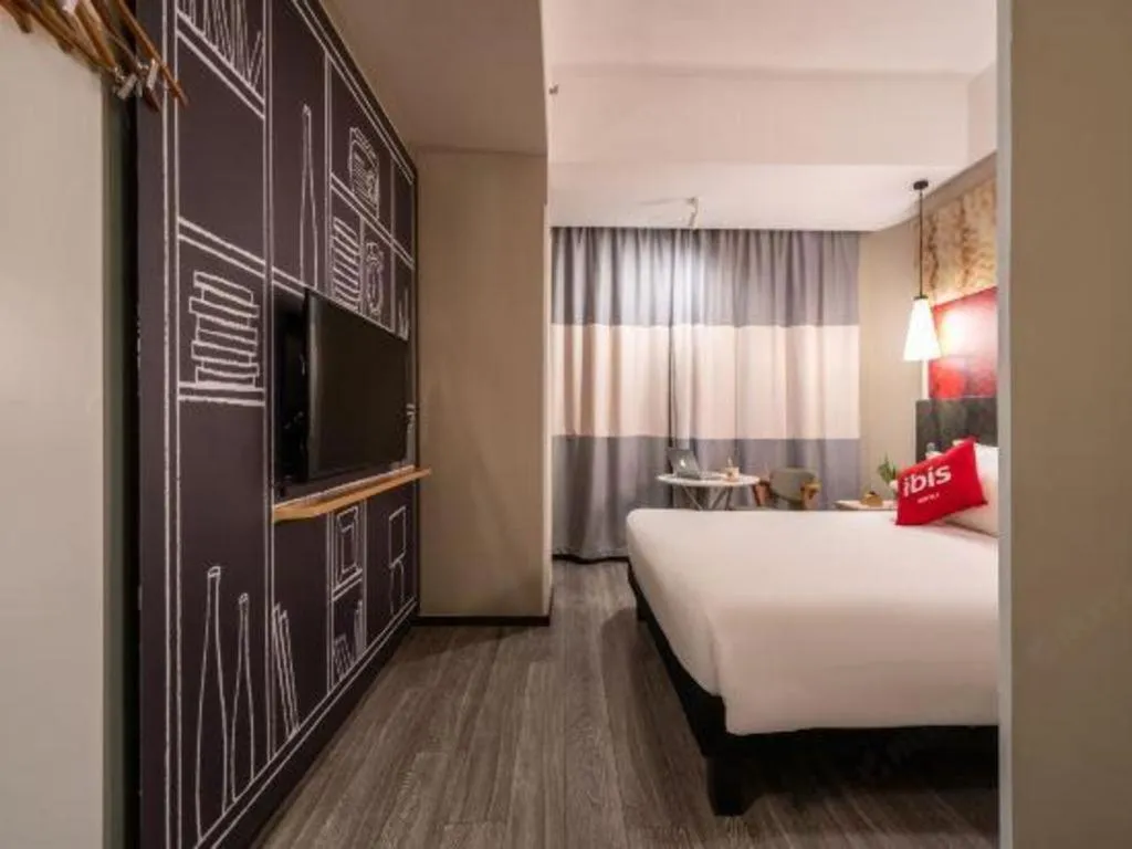Bed in Ibis Xiamen Railway Station Hotel