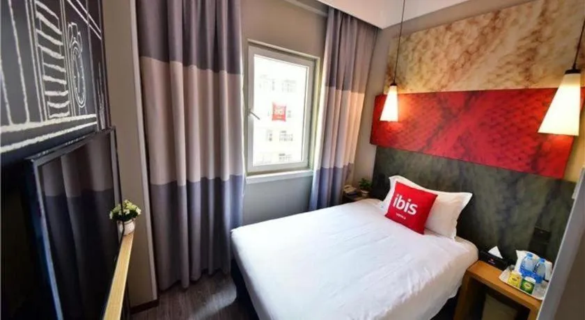 Bed in Ibis Xiamen Railway Station Hotel