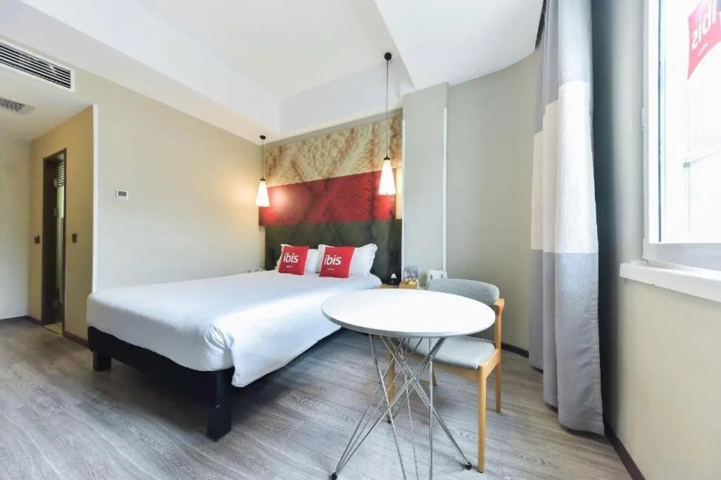 Bed in Ibis Xiamen Railway Station Hotel
