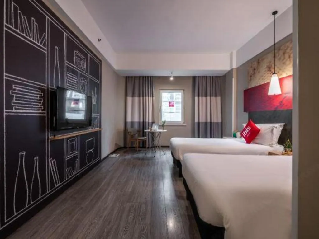 Bed in Ibis Xiamen Railway Station Hotel