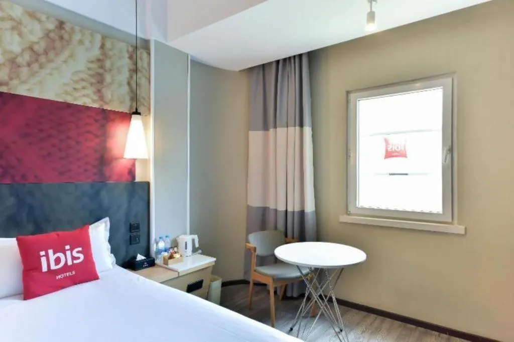 Bed in Ibis Xiamen Railway Station Hotel