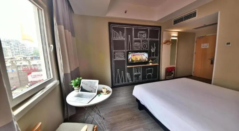 Bed in Ibis Xiamen Railway Station Hotel