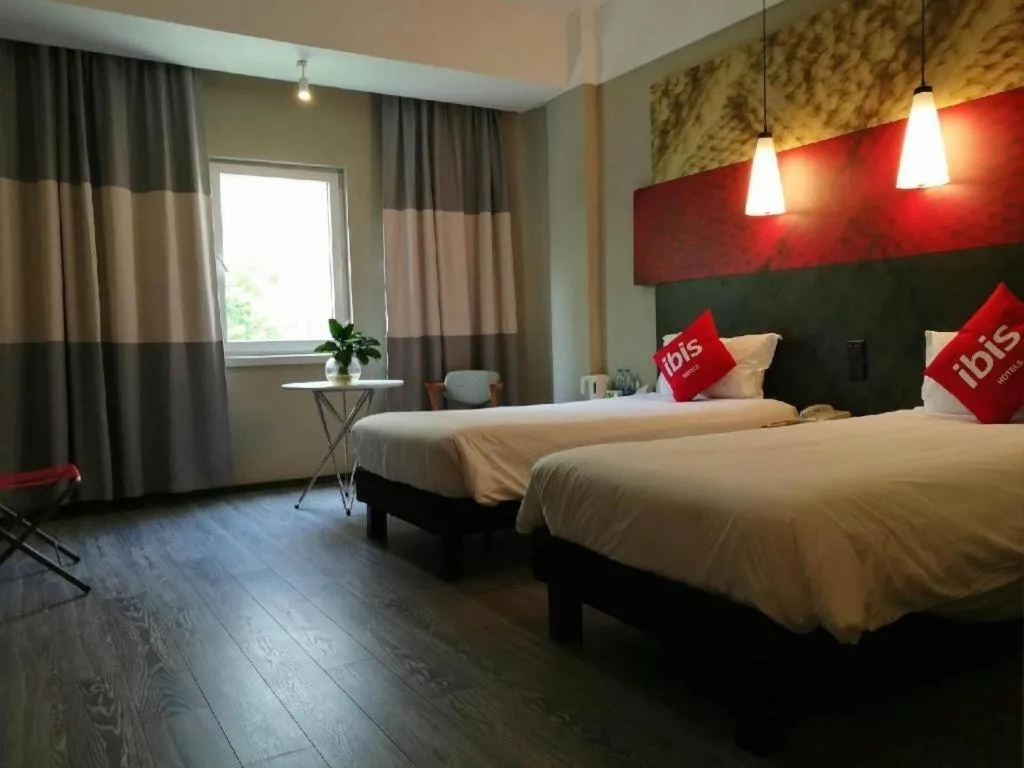 Bed in Ibis Xiamen Railway Station Hotel