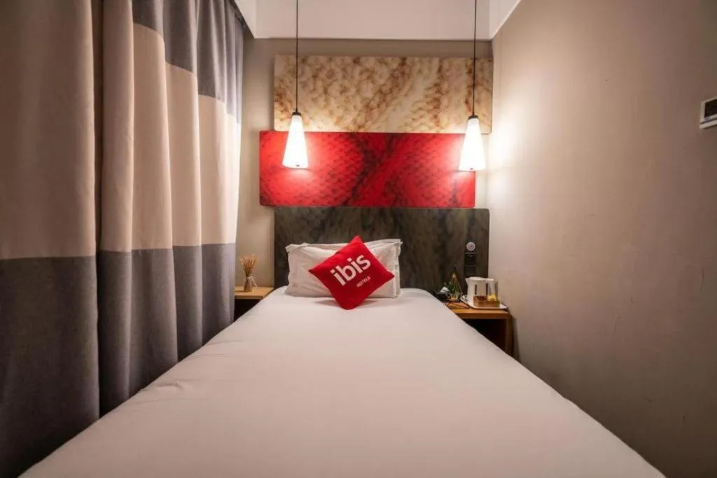 Bed in Ibis Xiamen Railway Station Hotel