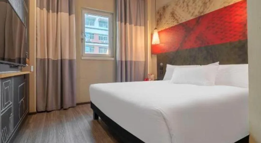 Bed in Ibis Xiamen Railway Station Hotel