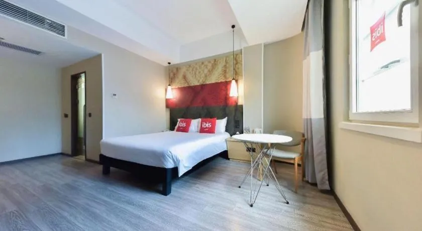 Bed in Ibis Xiamen Railway Station Hotel