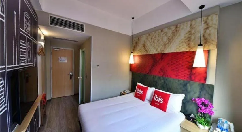Bed in Ibis Xiamen Railway Station Hotel