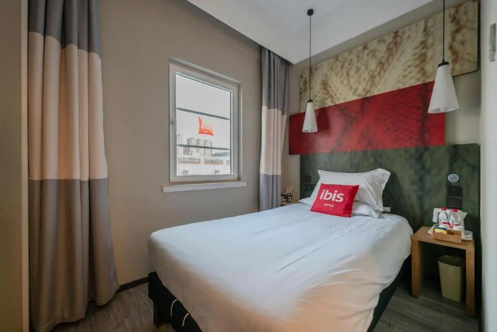 Bed in Ibis Xiamen Railway Station Hotel