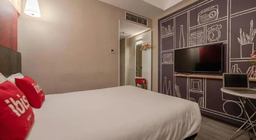 Bed in Ibis Xiamen Railway Station Hotel