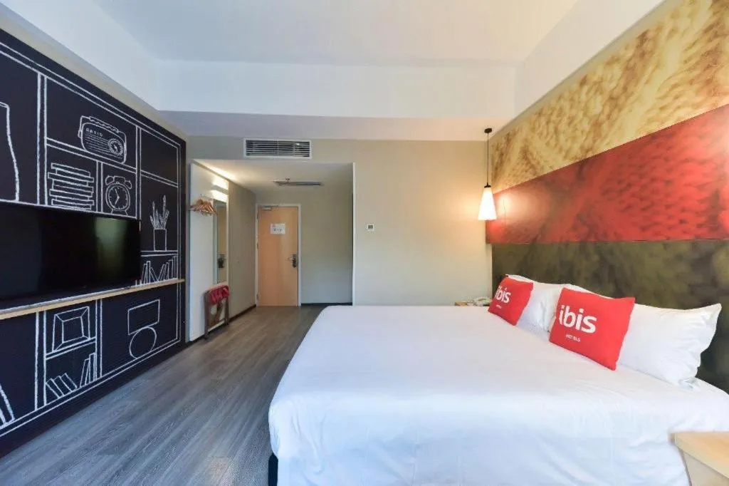 Bed in Ibis Xiamen Railway Station Hotel