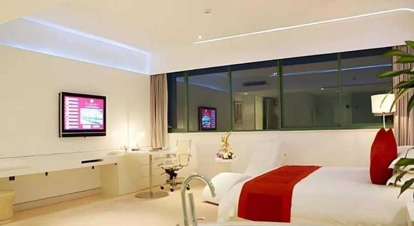 Bed in Ramada Plaza by Wyndham Hangzhou Riverside