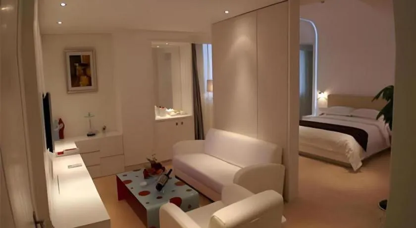 Bed in Ramada Plaza by Wyndham Hangzhou Riverside