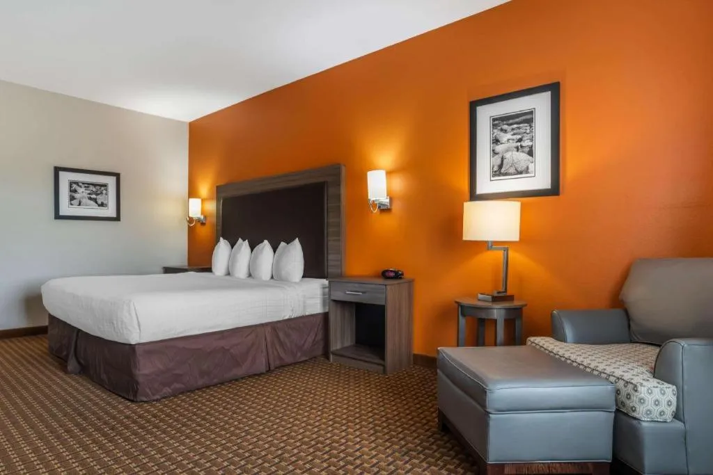 Bed in Best Western Plus Circle Inn