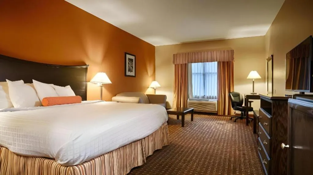 Bed in Best Western Plus Circle Inn