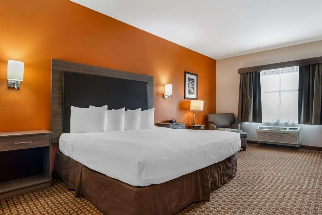 Bed in Best Western Plus Circle Inn