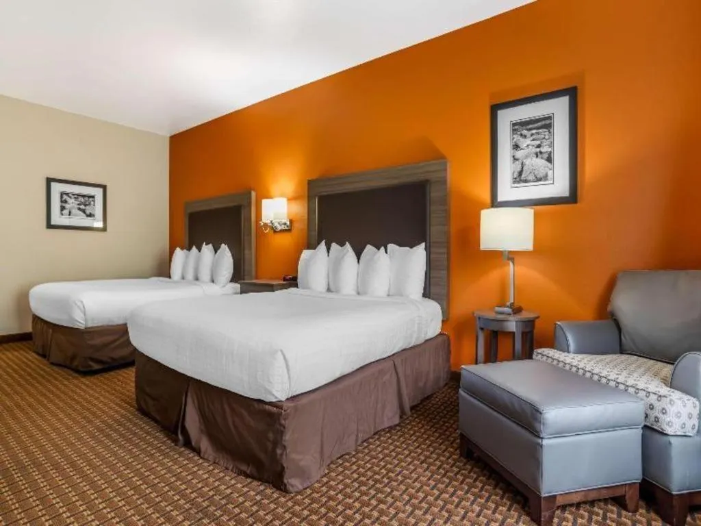 Bed in Best Western Plus Circle Inn