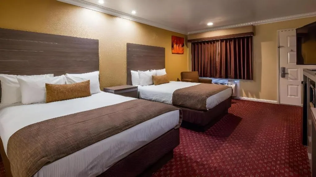 Bed in Best Western Hanford Inn