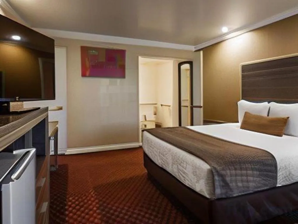 Bed in Best Western Hanford Inn