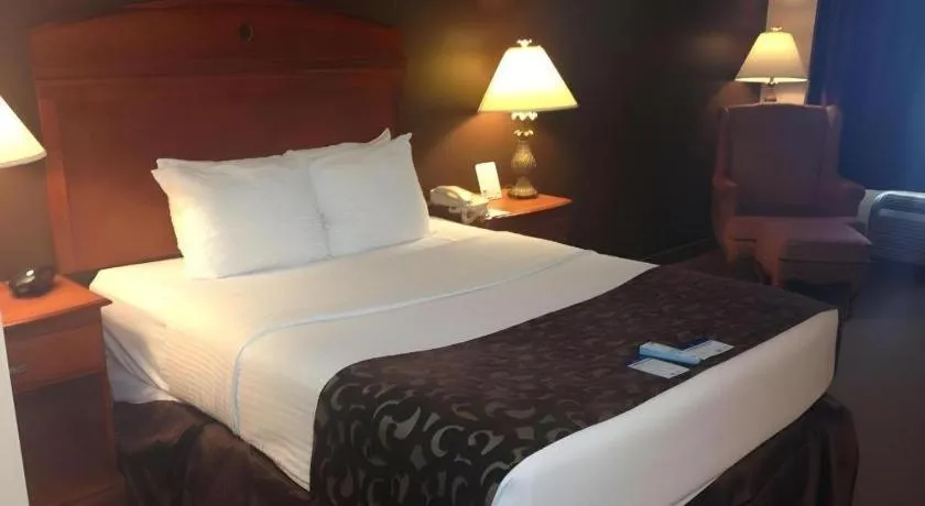 Bed in Best Western Manhattan Inn