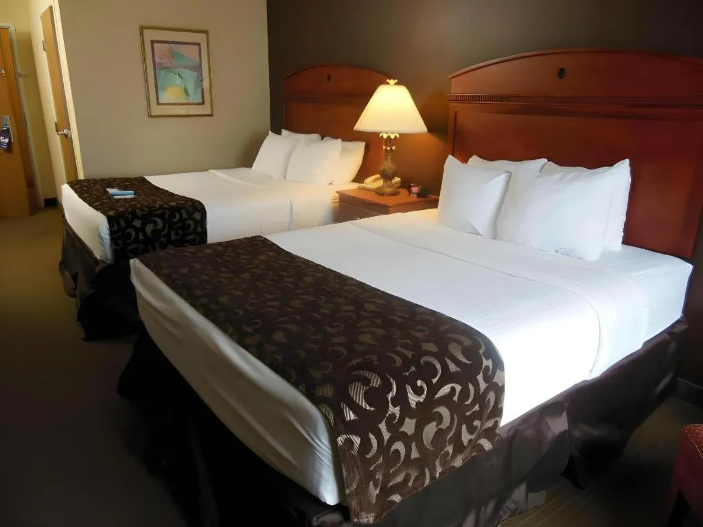 Bed in Best Western Manhattan Inn