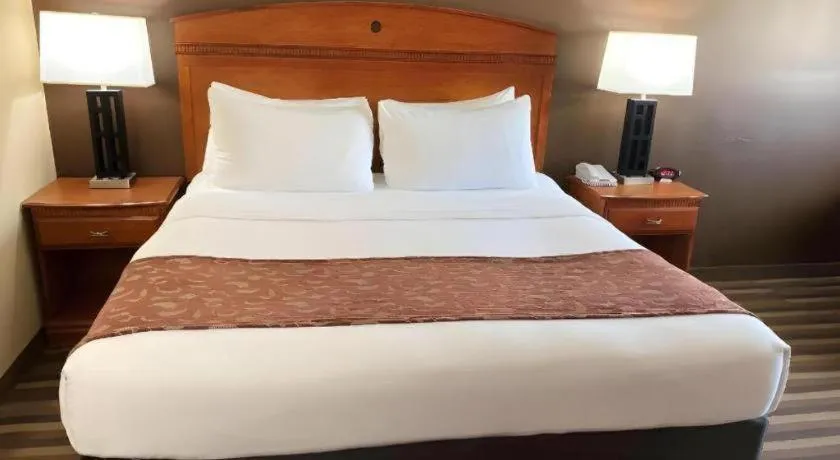 Bed in Best Western Manhattan Inn