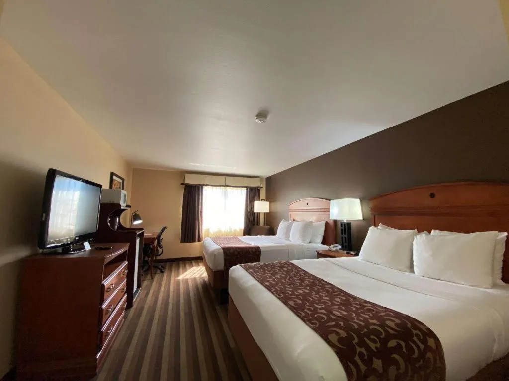 Bed in Best Western Manhattan Inn