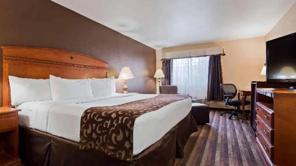 Bed in Best Western Manhattan Inn