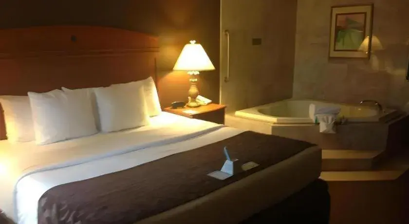 Bed in Best Western Manhattan Inn Bed in Best Western Manhattan Inn