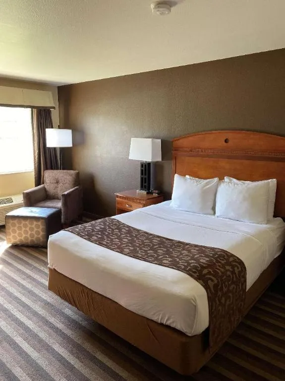 Bed in Best Western Manhattan Inn