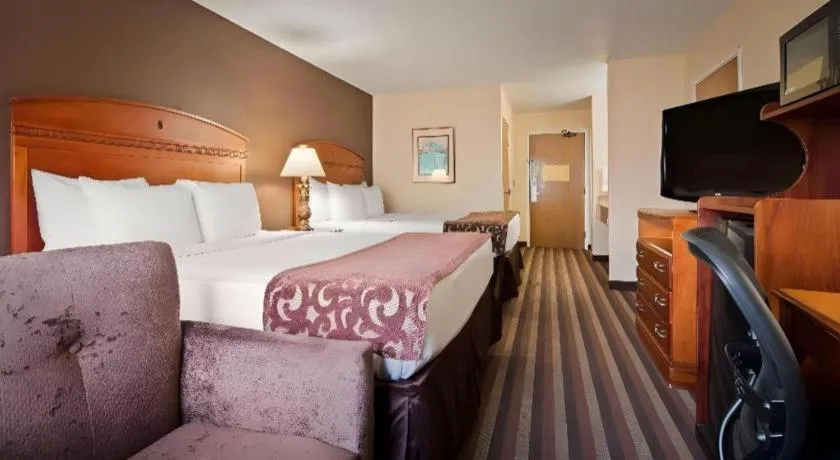 Bed in Best Western Manhattan Inn