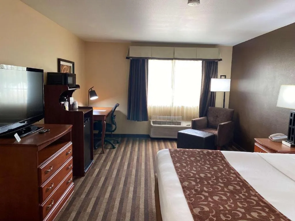 Bed in Best Western Manhattan Inn