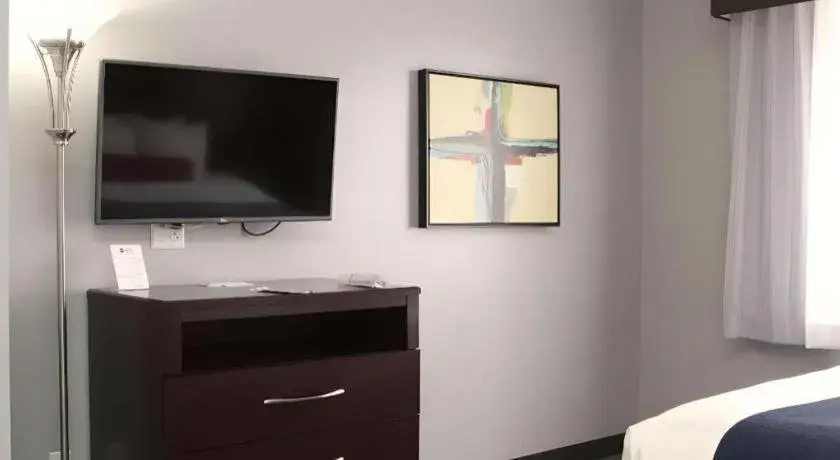 Bed in Best Western Plus Olathe Hotel Bed in Best Western Plus Olathe Hotel