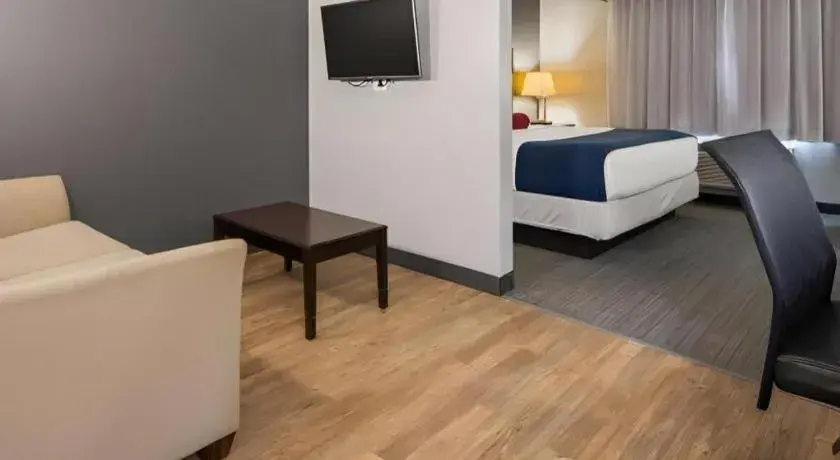 Bed in Best Western Plus Olathe Hotel Bed in Best Western Plus Olathe Hotel