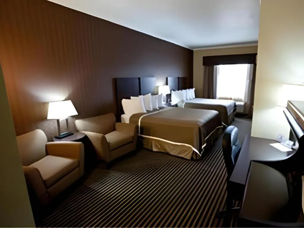 Bed in Best Western Plus Olathe Hotel